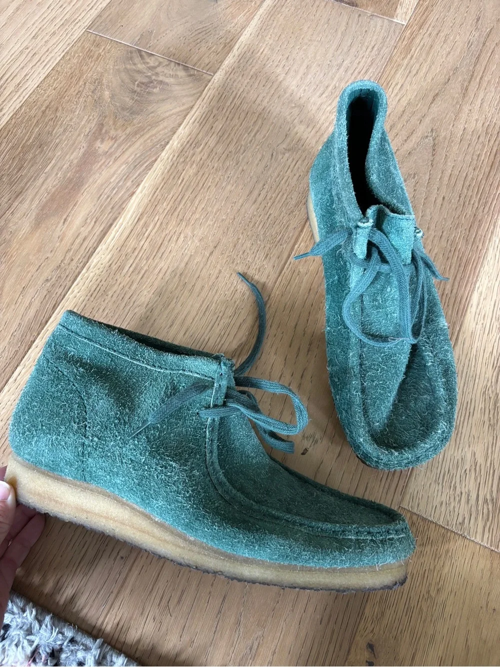 Clarks wallabee boot in forest green mens 10